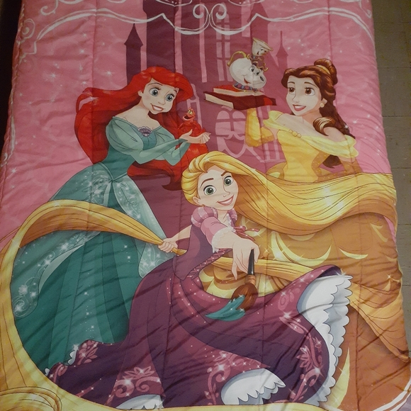 Disney Princess Reversible Twin Bedding set - Picture 3 of 4